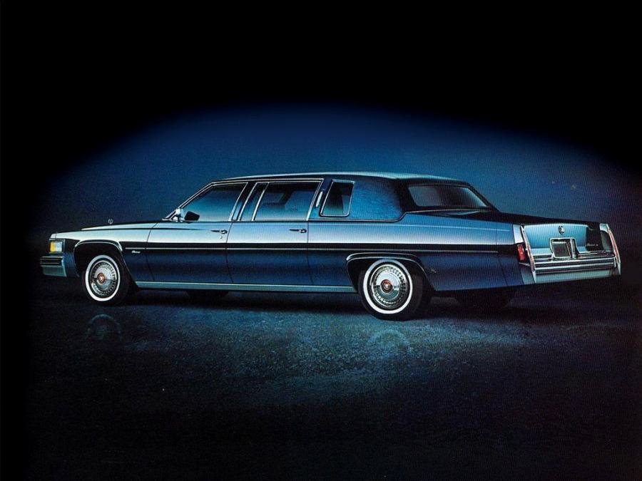  Cadillac Fleetwood Brougham 1977 года  (фото 2 из 4)